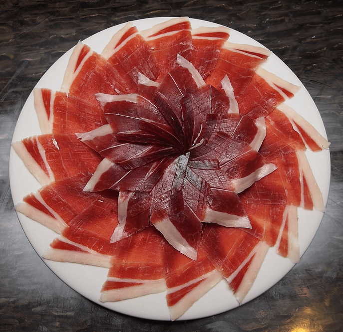 jamon1 Plato de jamón ibérico colocado en forma de flor