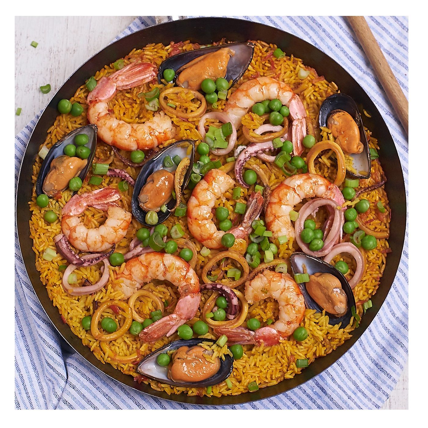 paellac Plato de paella mixta de mariscos y verduras